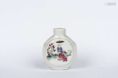 A FAMILLE ROSE PORCELAIN SNUFF BOTTLE, DAOGUANG PERIOD