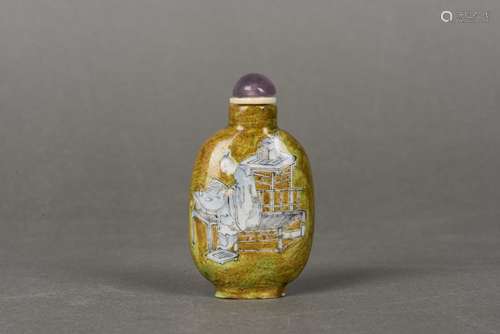 A HUPI GROUND PORCELAIN SNUFF BOTTLE, QING DYNASTY