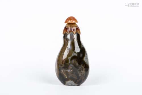 A GLASS PEBBLE SNUFF BOTTLE