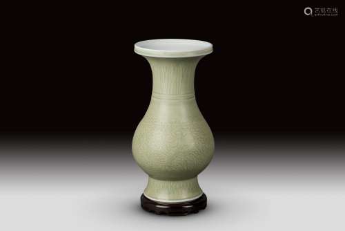 A LONGQUAN CELADON VASE WITH A HARDWOOD BASE, QING DYNASTY
