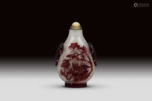 A RED OVERLAY BUBBLE-SUFFUSED COLORLESS GLASS SNUFF BOTTEL, QING DYNASTY