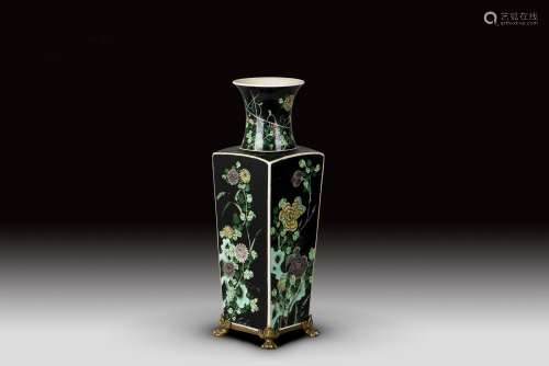 A SANCAI BLACK-GROUND SQUARE-SECTION VASE, QING DYNASTY
