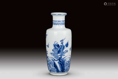 A BLUE AND WHITE ROULEAU VASE, QING DYNASTY, KANGXI PERIOD