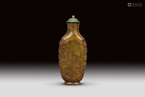 AN AGATE SNUFF BOTTLE, QING DYNASTY