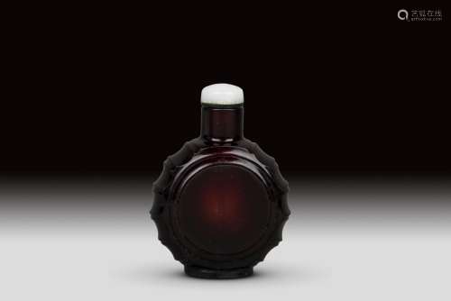 A RUBY-RED GLASS SNUFF BOTTLE, QING DYNASTY