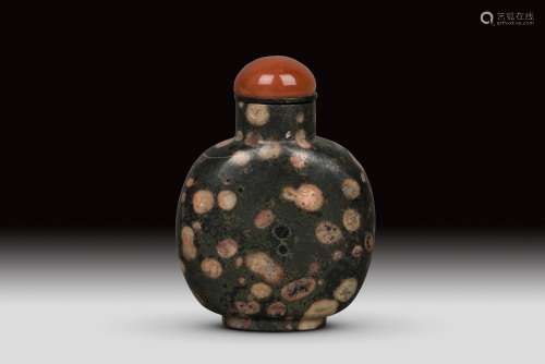 A PUDDING STONE SNUFF BOTTLE, QING DYNASTY