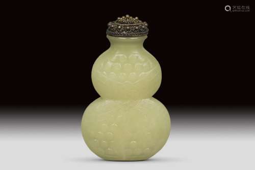 A DOUBLE-GOURD FORM YELLOW JADE SNUFF BOTTLE, QING DYNASTY, QIANLONG PERIOD