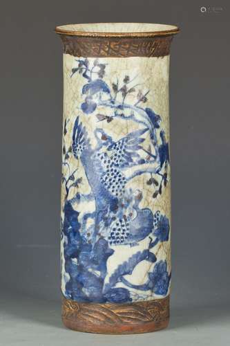 BLUE AND WHITE PORCELAIN VASE