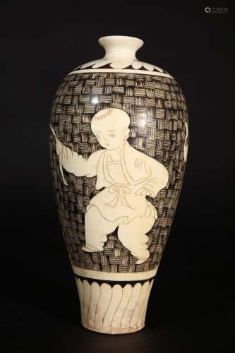 Chinese ancient black and white procelain vase with children playing design, Song Dynasty