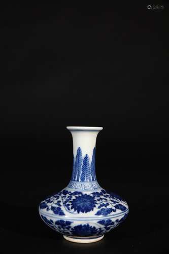 Chinese blue and white porcelain bottle, Qianlong mark