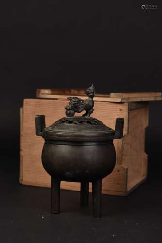 A CENSER WITH A LION ON THE LID
