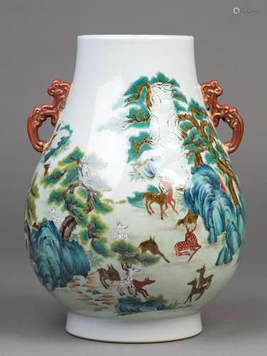 A FAMILLE ROSE PORCELAIN VASE