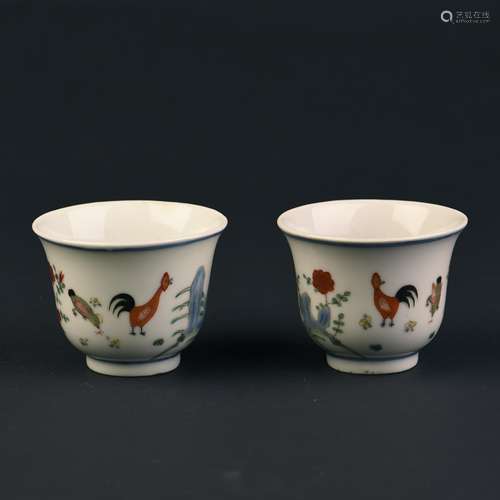 A PAIR OF CHINESE FAMILLE ROSE PORCELAIN CUPS