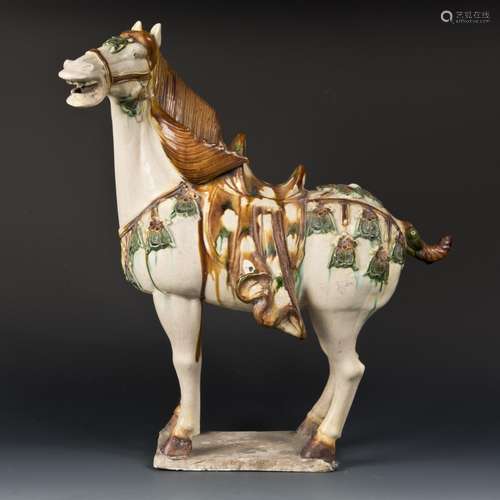 TRICOLOR-GLAZED POTTERY HORSE