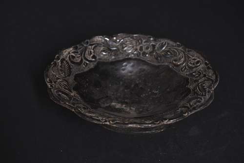 A BRONZE DISH, SHOWA PERIOD