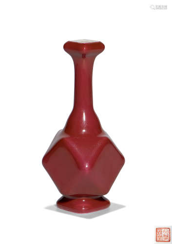 清 十八世纪 珊瑚红四方倭角瓶