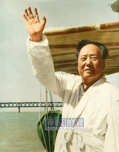 钱嗣杰 1966年 毛主席在武汉畅游长江