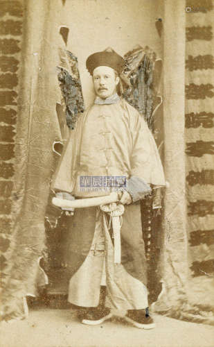 佚名 1864年 身穿黄马褂的戈登CDV