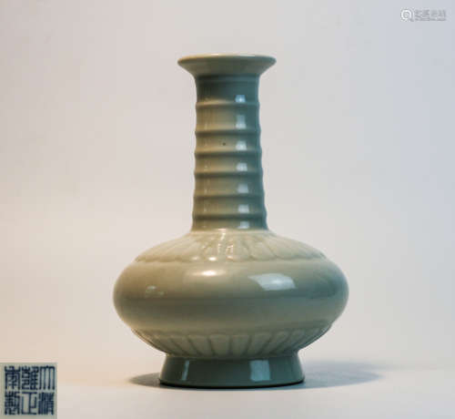 A RARE GUAN-YAO BOTTLE VASE