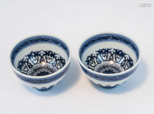 A BLUE AND WHITE LOTUS CUPS