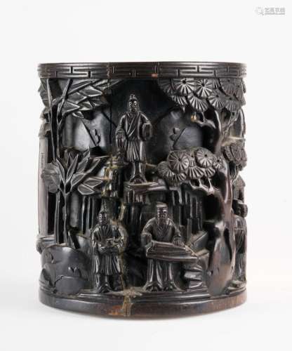 Chinese Art A wooden cilindrical brushpot (Bitong) carved with scholars in garden China, Qing dinasty, 19th century