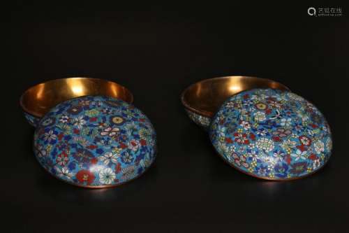 Chinese Art A pair of cloisonnÃ© enamel round boxes China, early 20th century
