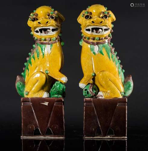 Chinese Art A pair of sancai glazed pottery Pho dogs China, Qing dynasty, 19th century