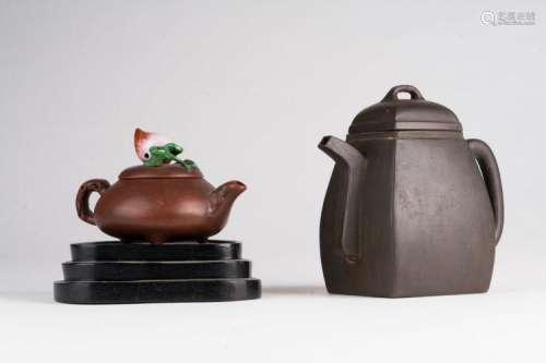Chinese Art Lot composed of two Yixing teapots, both marked on the base and under the lid China, Qing dynasty, 19th century