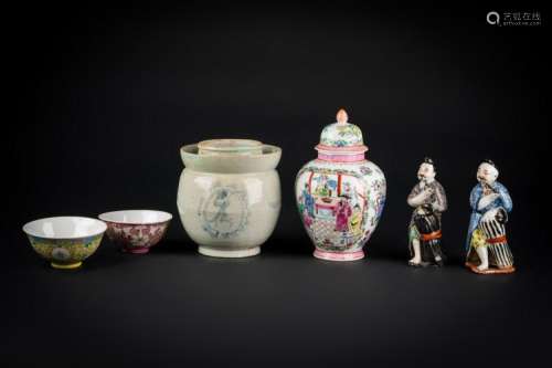 Chinese Art Five Chinese porcelain items of various periods and attribution