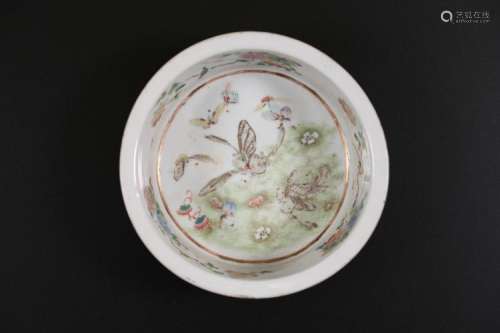 Chinese Art A porcelain Tongzhi basin China, Qing dynasty, Tongzhi period 1856 - 1875
