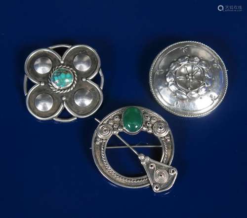 A silver and chrysoprase kilt-pin brooch