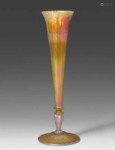 Fussvase, L. C. Tiffany