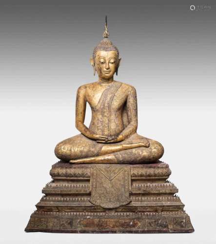 Sehr grosser sitzender Buddha