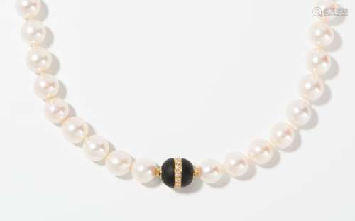 Akoya-Kulturperlen-Onyx-Brillant-Collier