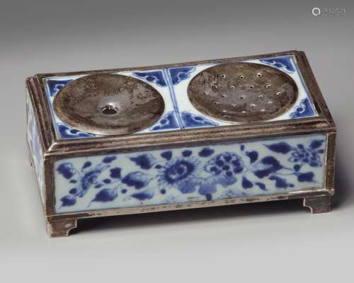 A Chinese blue and white rectangular writing set
