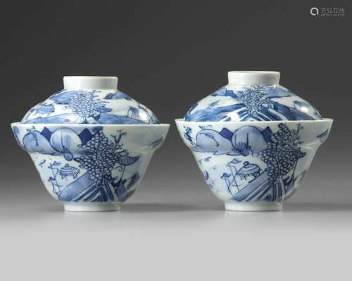 A pair of Chinese blue and white ogee bowls and covers