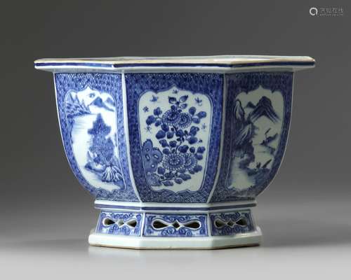 A Chinese blue and white octagonal jardinière