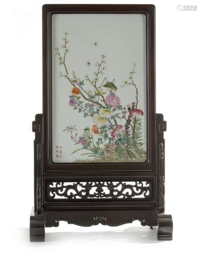 A Chinese famille rose table screen