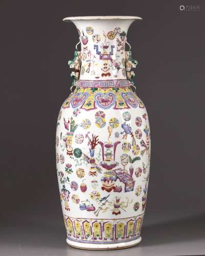 A large Chinese famille rose 'Hundred Antiques' vase