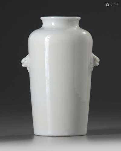 A Chinese Dehua white-glazed sleeve vase