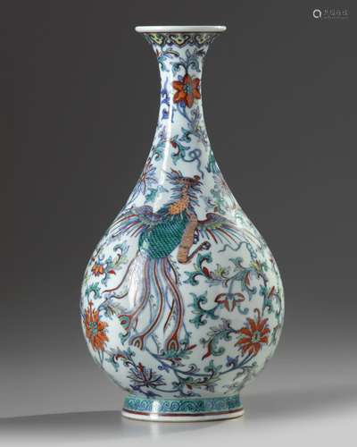 A Chinese doucai 'dragon and phoenix' pear-shaped vase, yuhuchunping