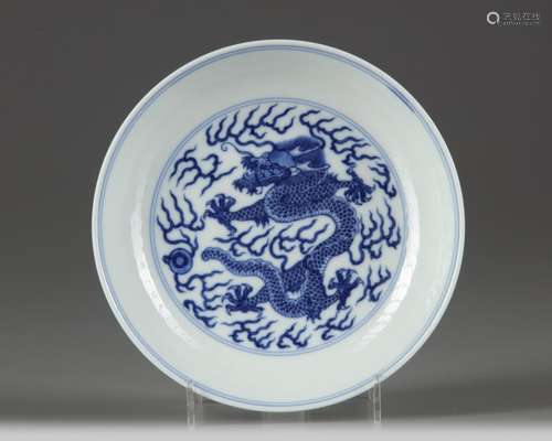 A Chinese blue and white dragon dish