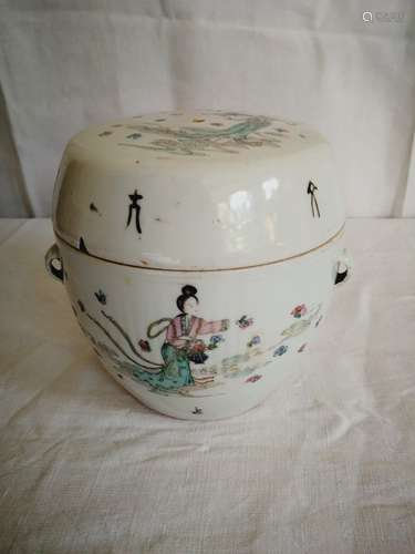 Pot couvert en porcelaine famille rose. Chine. 19 ...