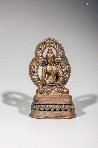 Buddha Amitayus assis sur un socle lotiforme vêtu ...