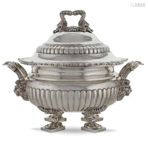 Large silver soup tureen London, 1812 peso 5393 gr.