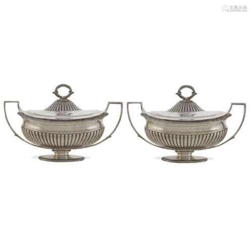 Pair of silver gravy boats London, George III 1803 peso