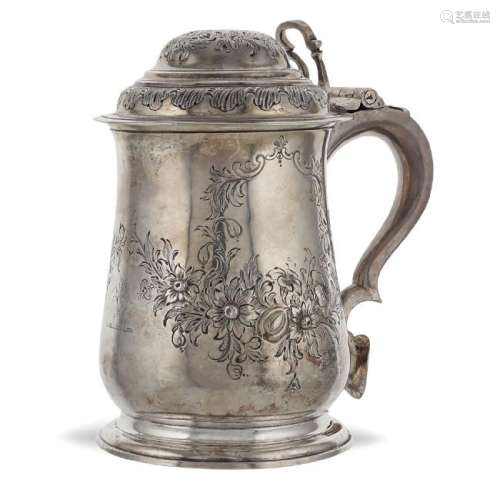 Silver tankard London, George II age, 1736 peso 843 cm.