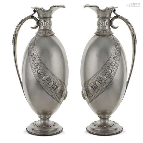 Pair of silver jugs London, 1868 peso 1345 gr.