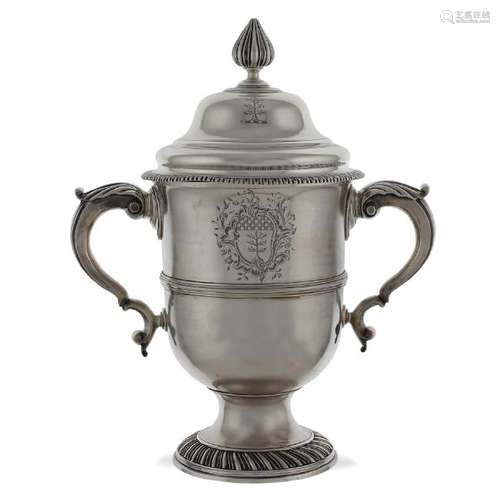 Two handled silver cup London, George II 1754 peso 1885