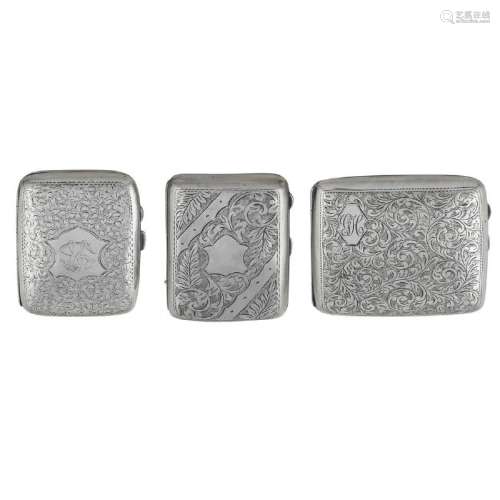 Three silver snuffboxes Birmingham, 1910 and 1925 peso